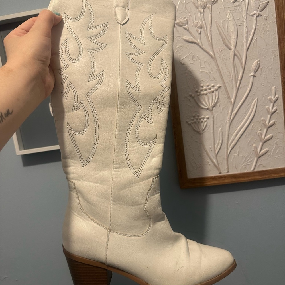White Western-Style Women's Boots